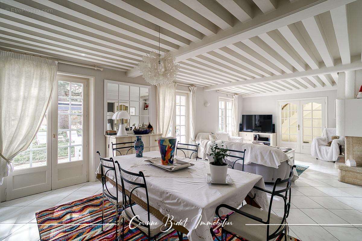 Maison à SAINT-PIERRE-DE-CHANDIEU