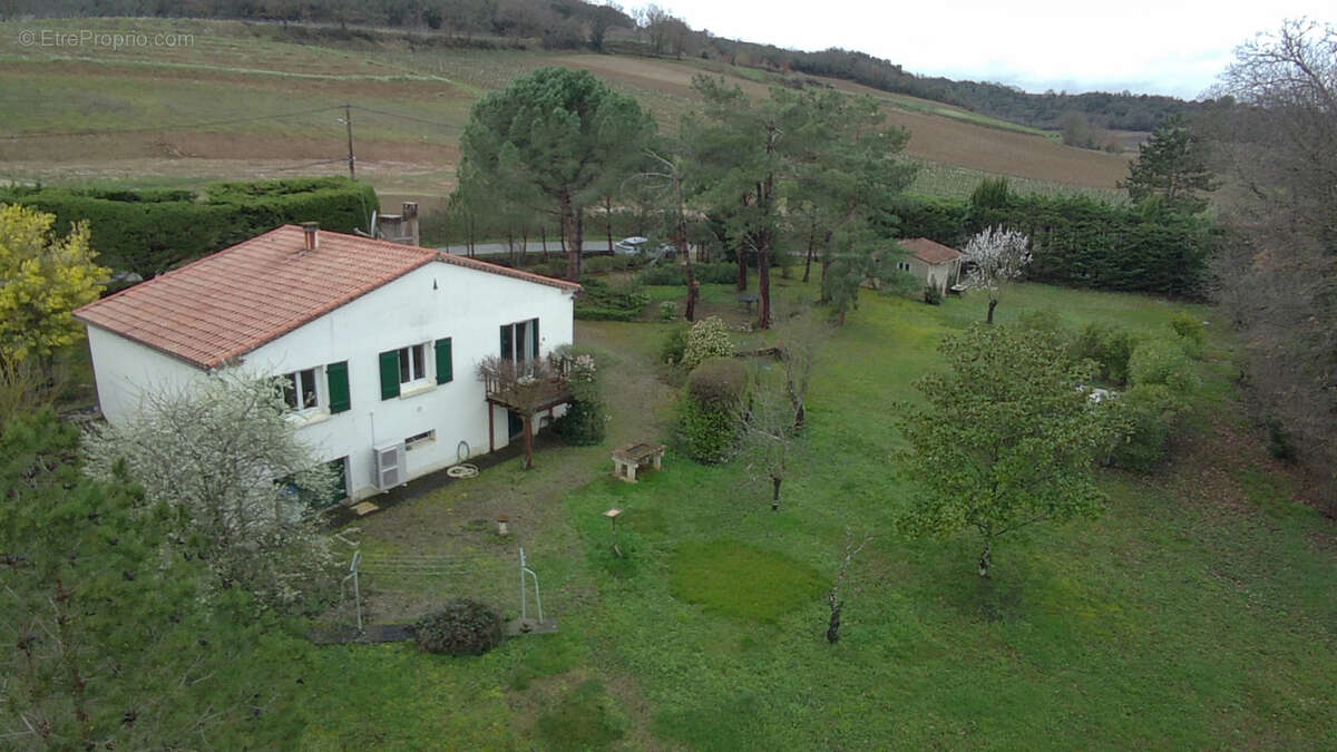 Maison à AJAC