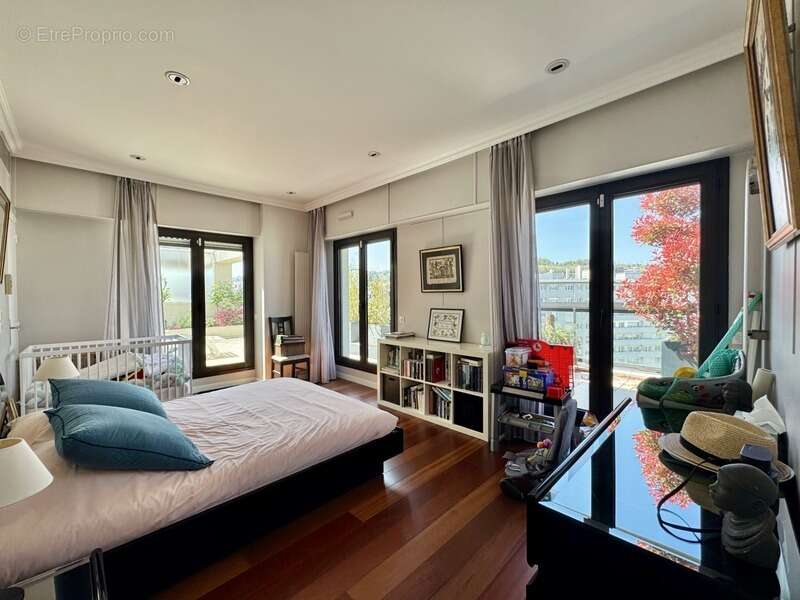 Appartement à SURESNES