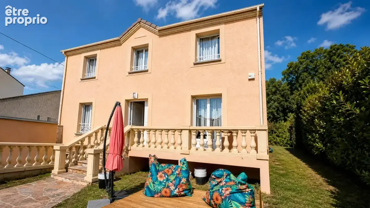 Maison de 7 pièces de 140 m² à Clichy-sous-Bois - photo 2