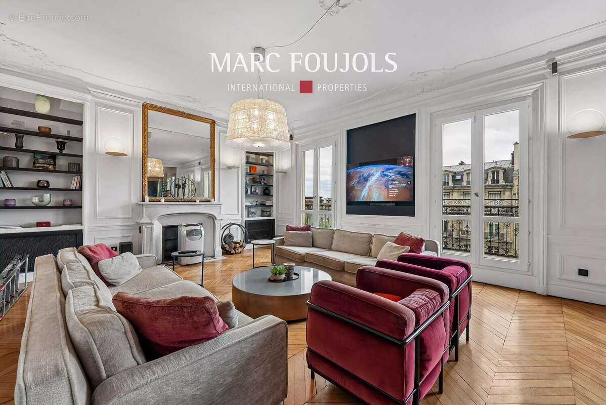 Appartement à PARIS-16E