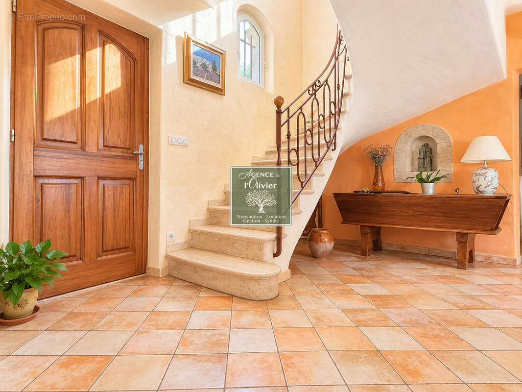 A pieds du centre de Saint-Rémy, maison familiale sur près de 1400m2 de terrain - photo 5
