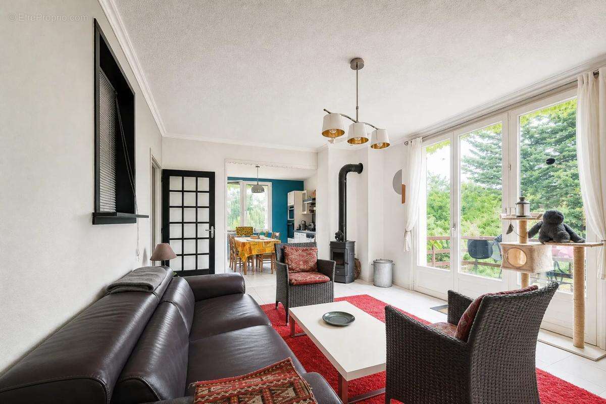 Maison de 8 pièces de 189 m² à Saint-Saturnin - photo 3