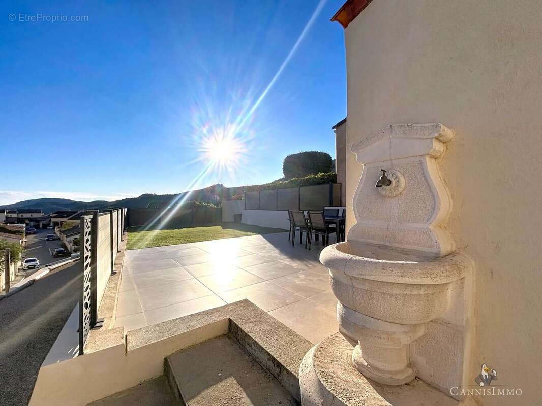 Maison à MANDELIEU-LA-NAPOULE