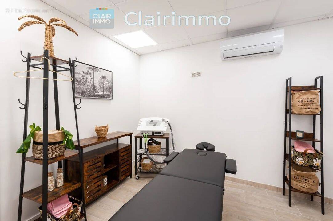 Commerce à LA FARE-LES-OLIVIERS