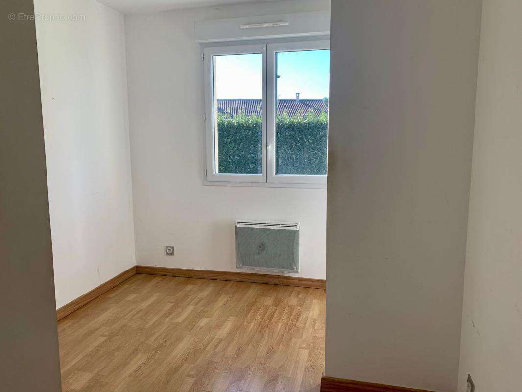 Appartement à CRUZILLES-LES-MEPILLAT