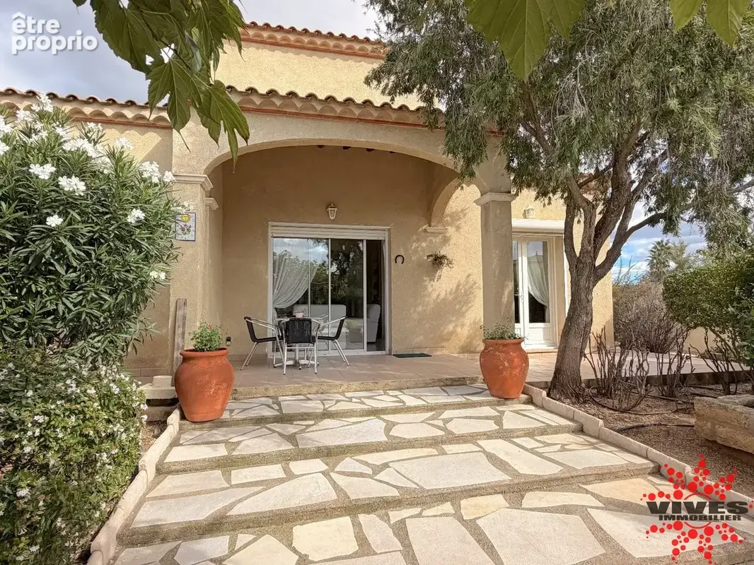 Maison traditionnelle avec pisicine sur un terrain de 922m2 - photo 1