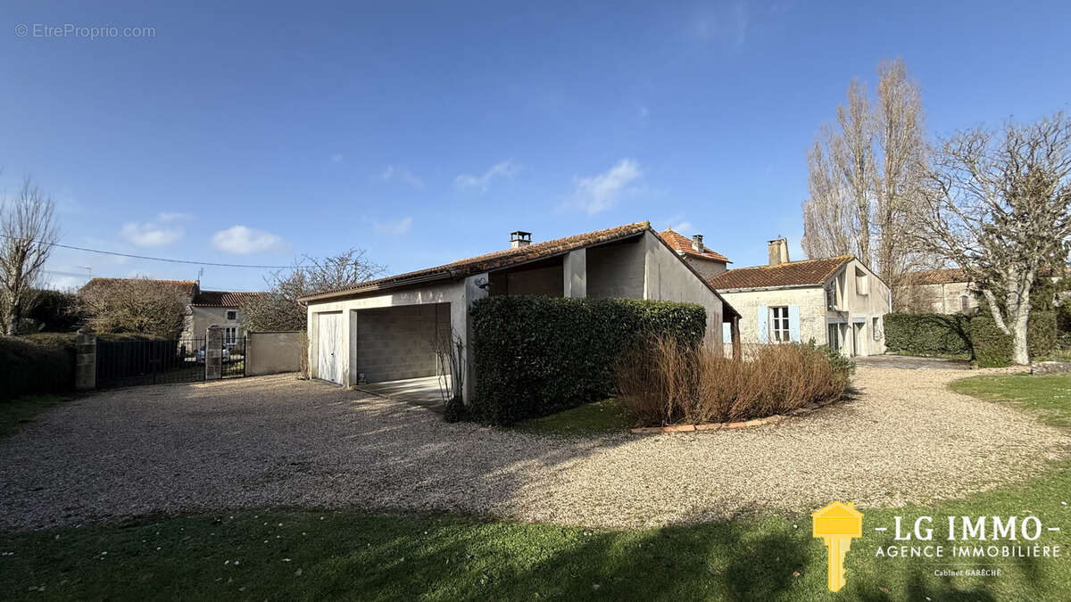 Maison à BRIE-SOUS-MORTAGNE