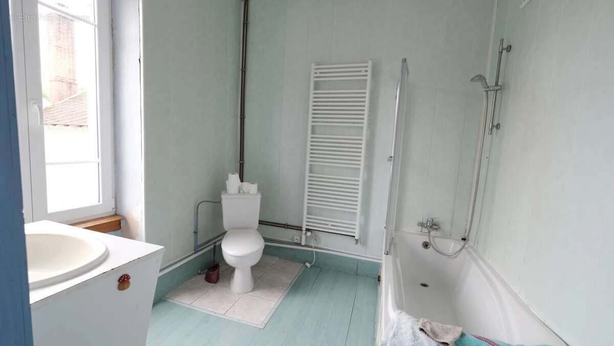 Maison à OUROUX-EN-MORVAN