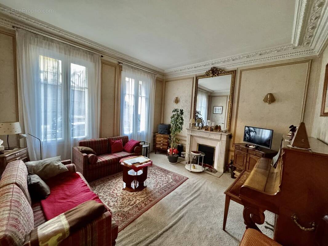 Appartement à NEUILLY-SUR-SEINE