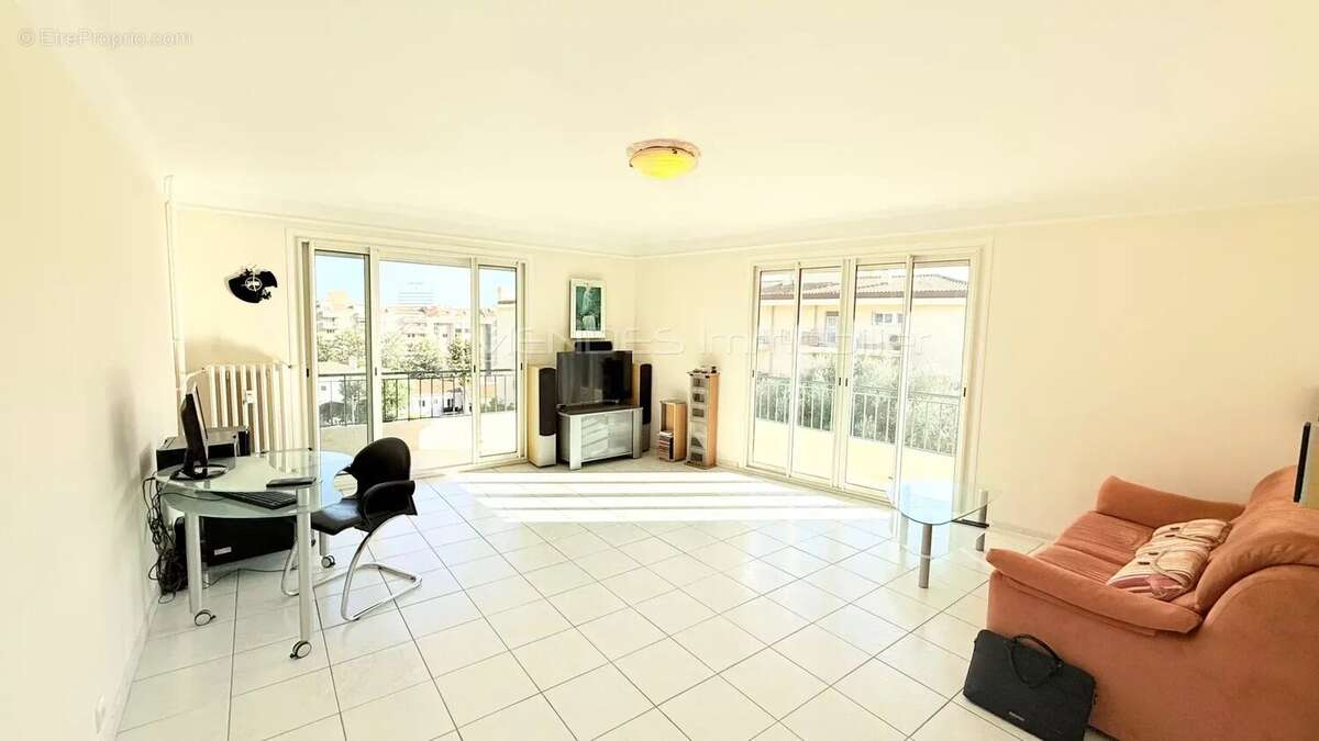 A vendre beau 2 pieces lumineux a rcm - photo 3