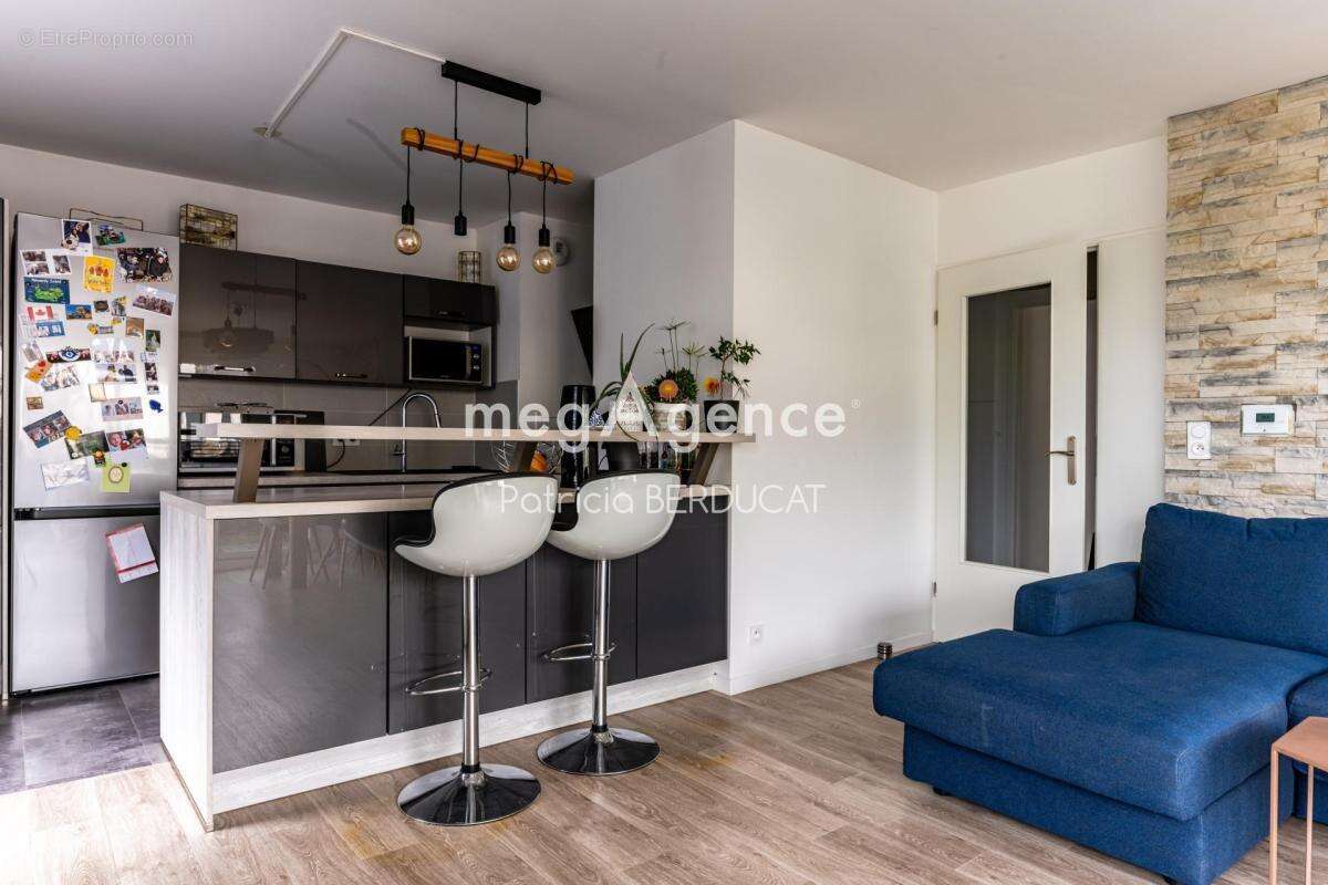 Appartement à SAULX-LES-CHARTREUX