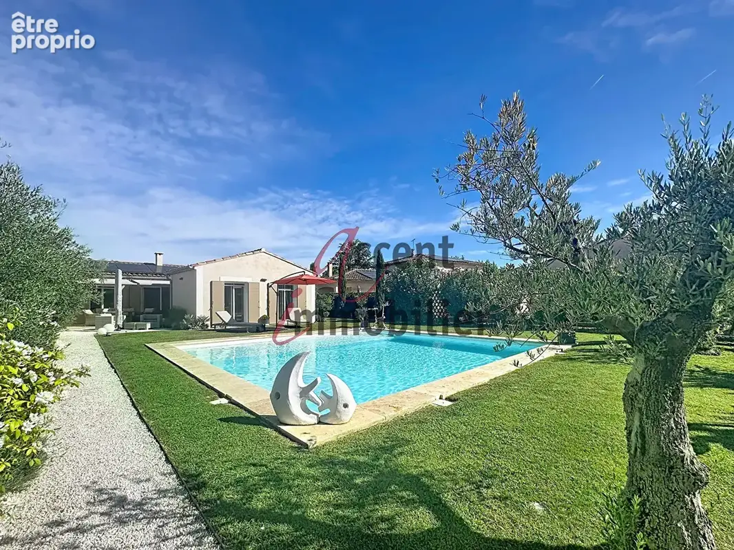 Mollégès, magnifique villa de plain pied avec piscine chauffée et garage - photo 2