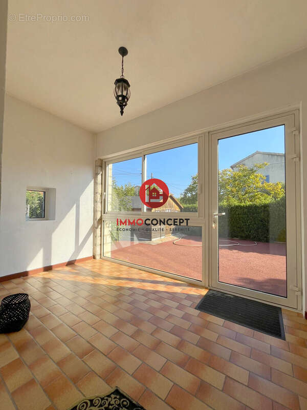 Maison à LAUDUN-L&#039;ARDOISE