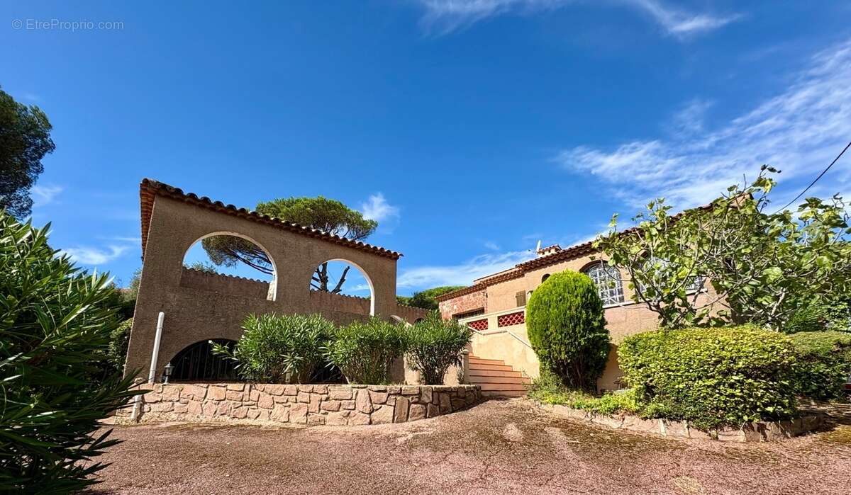 Villa avec piscine – Sainte-Maxime, secteur Sémaphore - photo 2