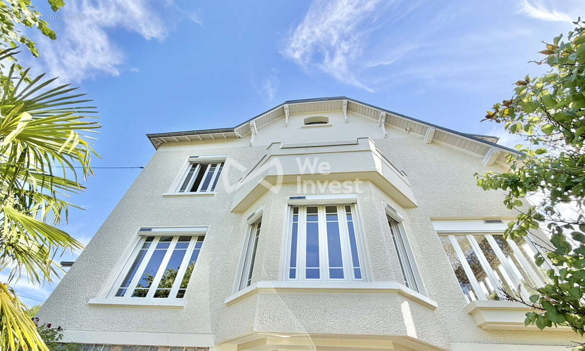 Maison 243 m² à Mozac  - photo 1