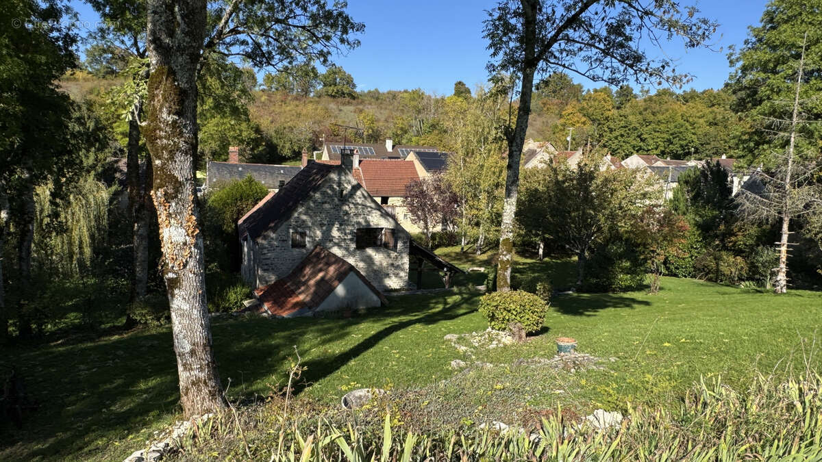Maison à JOUX-LA-VILLE