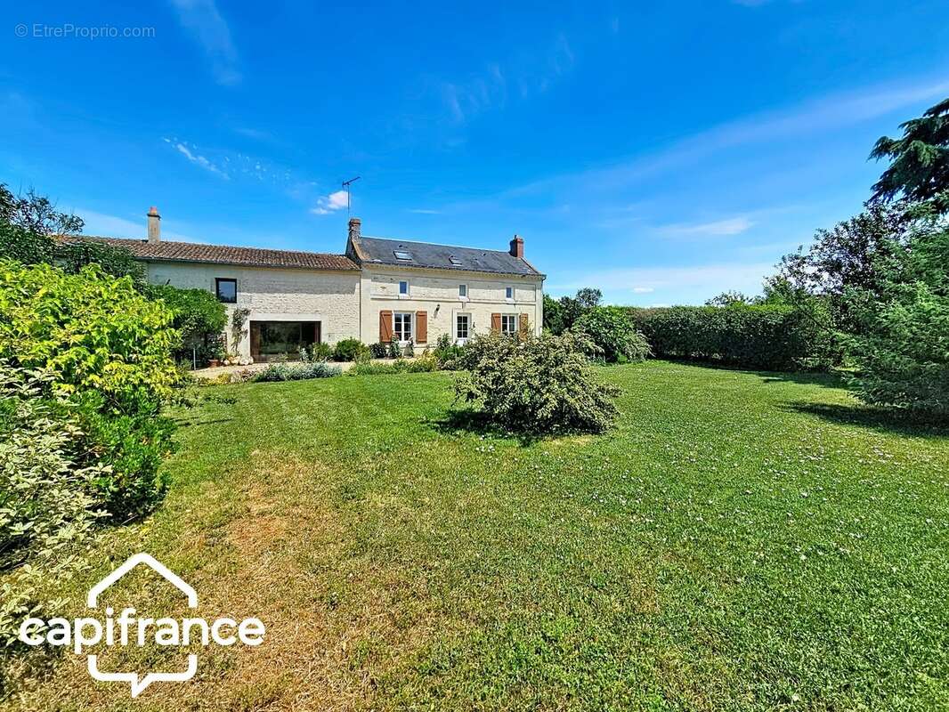 Maison en pierre de caractère 195 m² – 3 chambres – mezzanine – terrain 1 606 m² – Saint-Martin-de-Sanzay proche Saumur, Montreu - photo 17