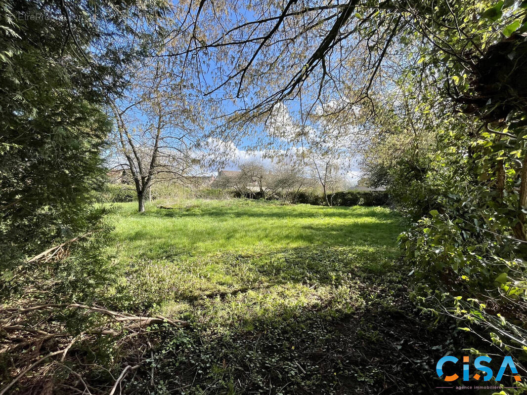 Terrain à NEUILLY-EN-THELLE