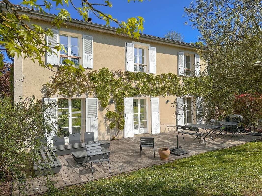 Maison à CHARBONNIERES-LES-BAINS