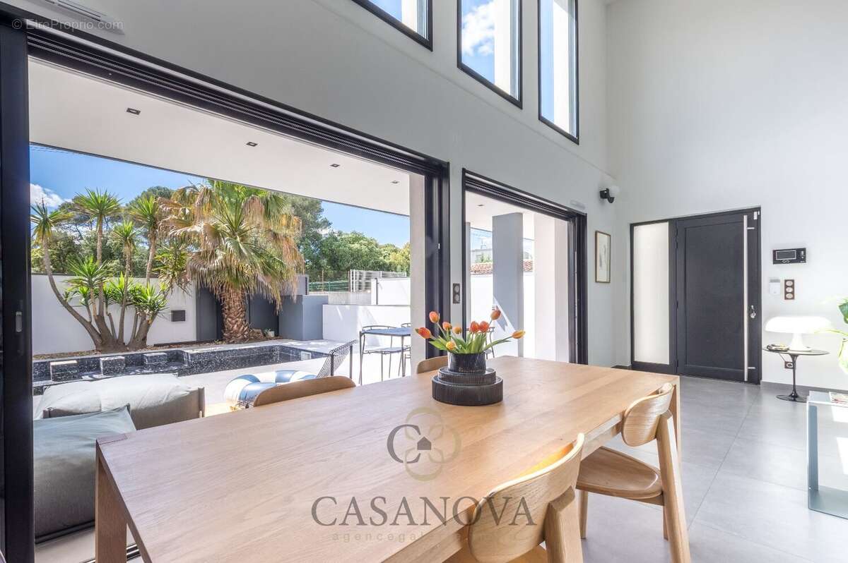 Maison à CASTRIES