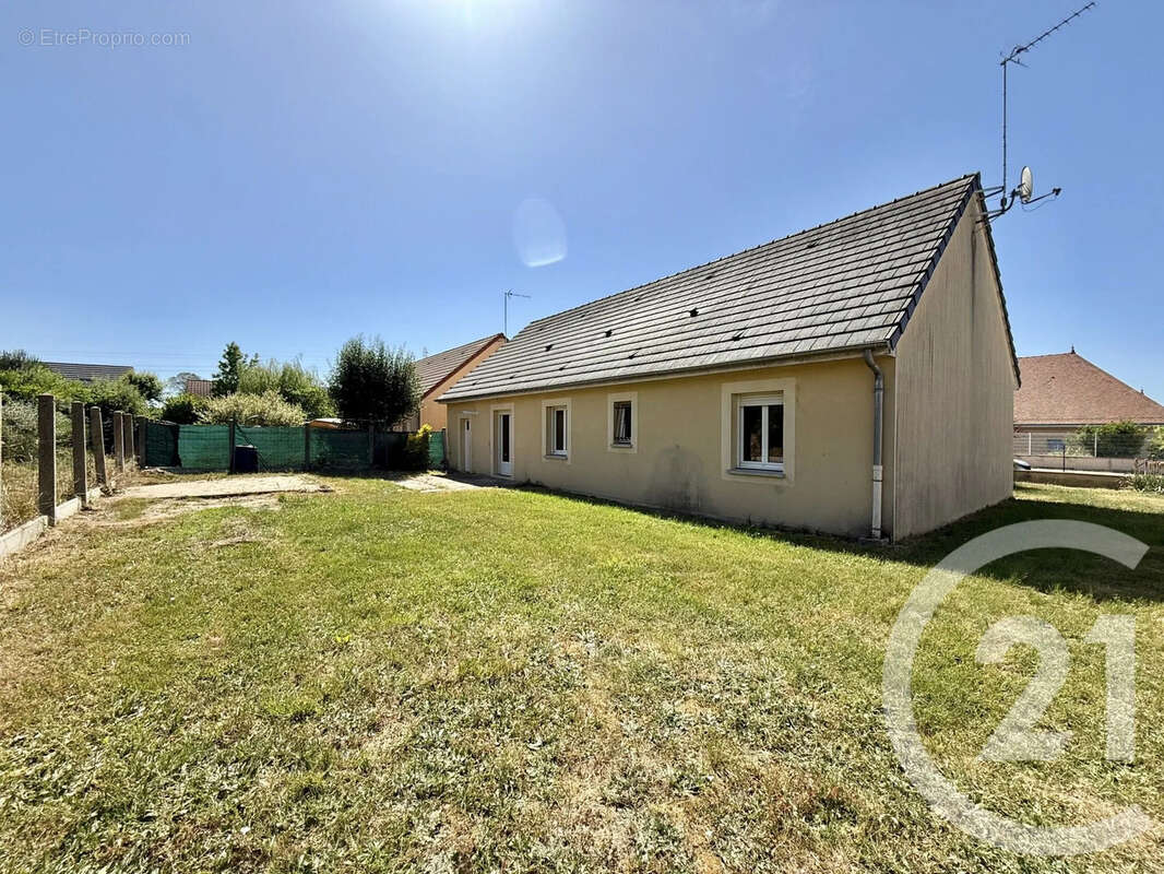 Maison à YZEURE