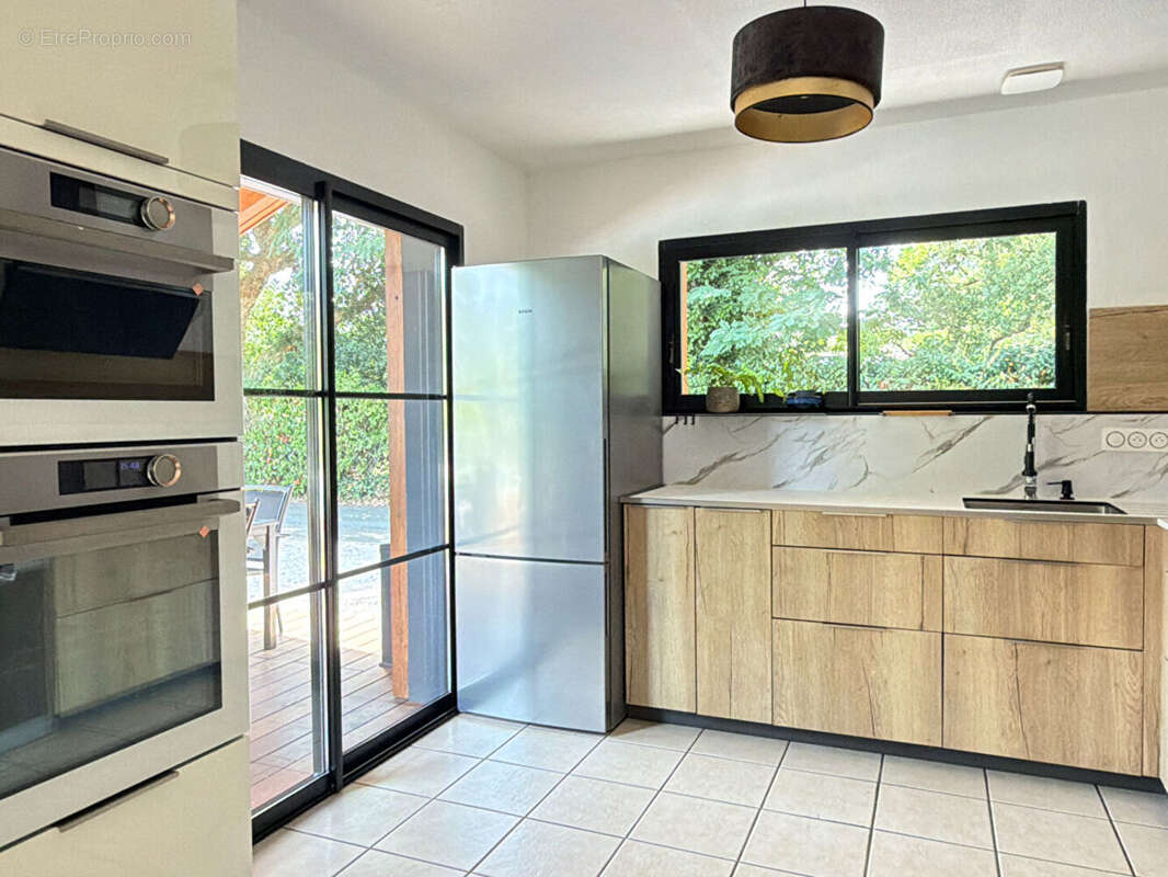 Maison T5 136 m² avec piscine et garage - photo 5
