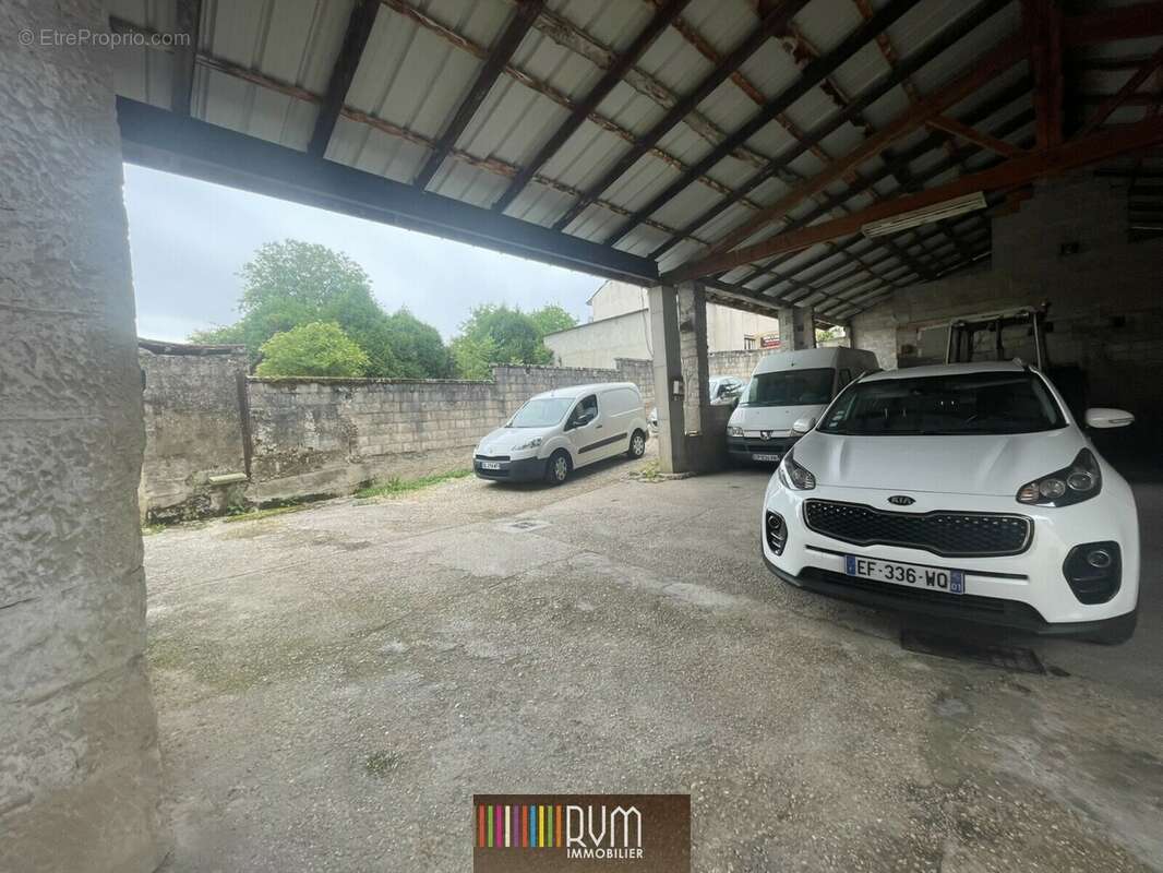 Maison 450 m² à Hautecourt-Romaneche  - photo 6