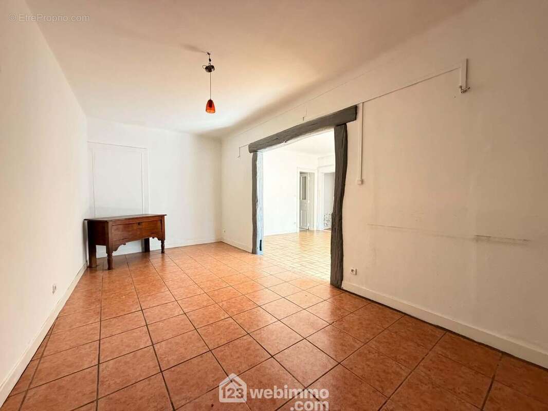 Vous apprécierez le salon de 17 m² - Maison à CREPY