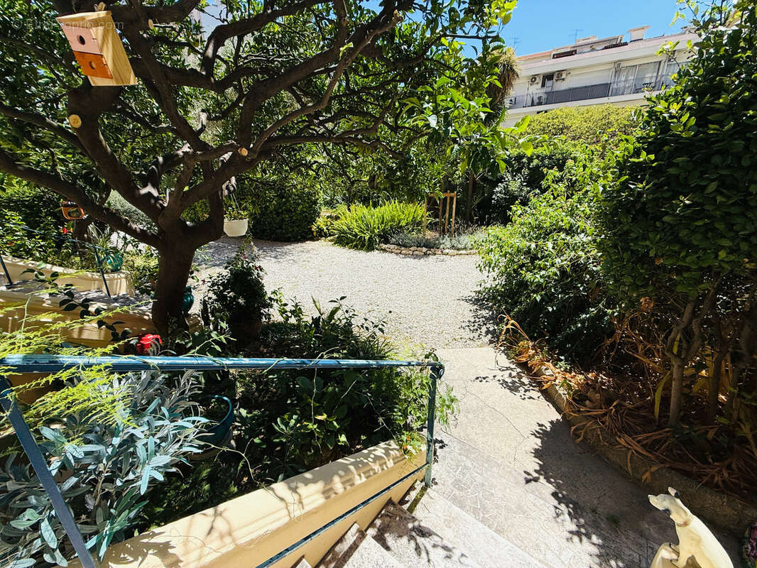 Loft avec verrière, mezzanine & accès jardin   Palais Astoria, Quartier des Fleurs - photo 12