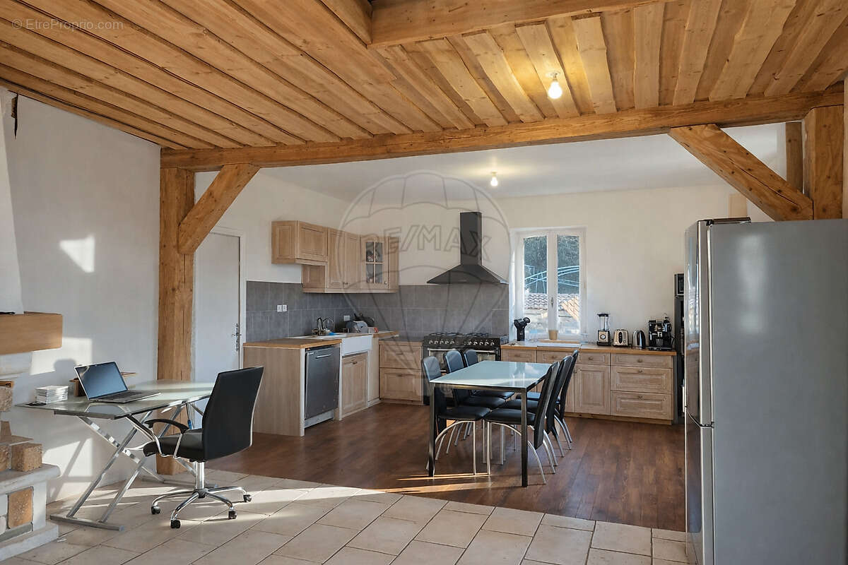 Maison à REGNY