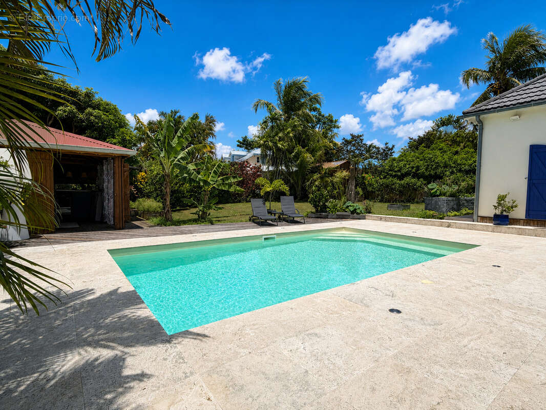 Exclusivité   coup de cœur  villa f5 de 161m2 avec piscine et jacuzzi à la grippière, petit-bourg - photo 16
