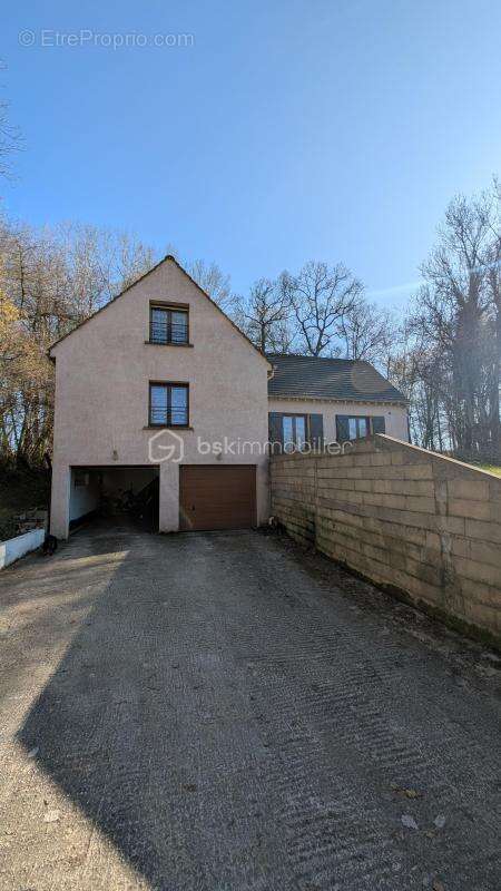  Grande maison traditionnelle avec terrain arboré, sous sol et garage - photo 18