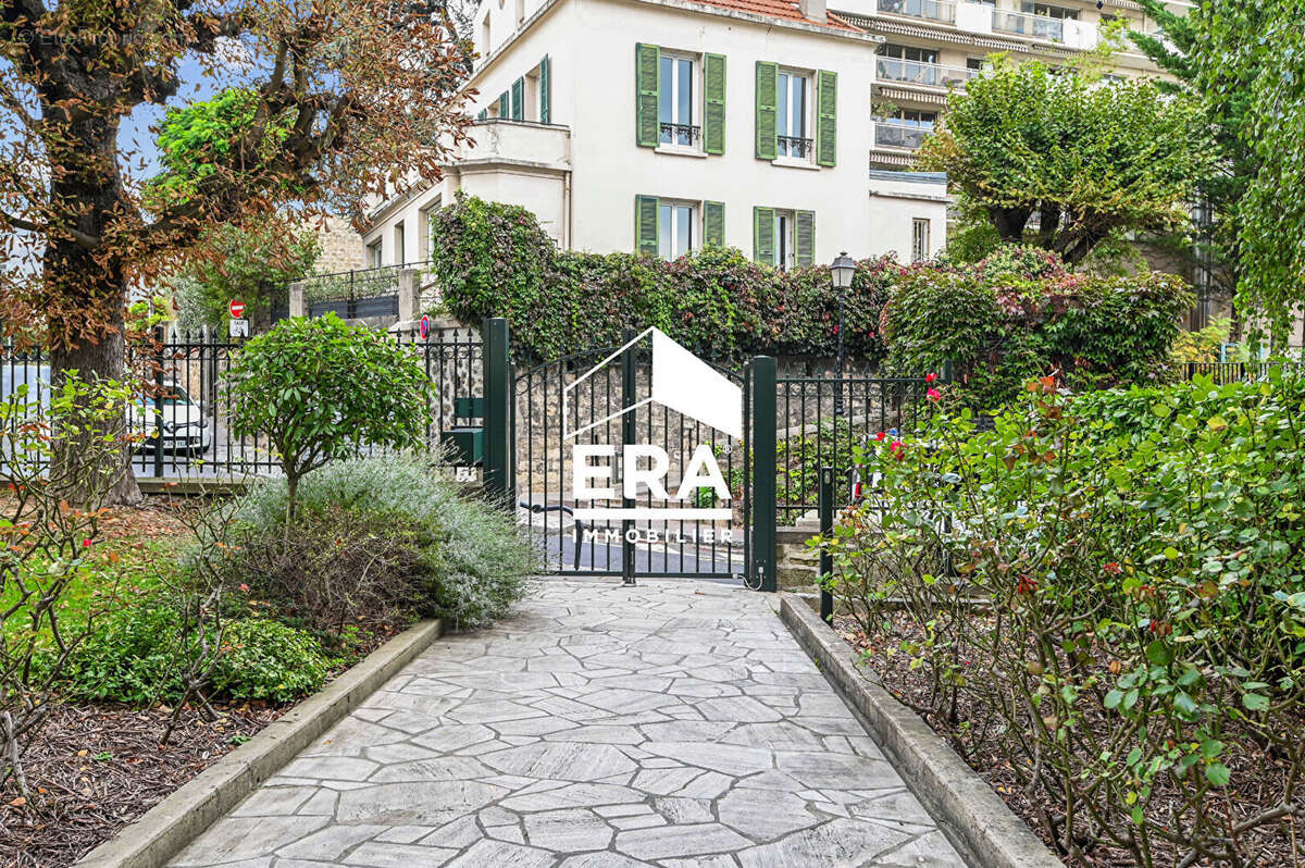 Appartement à COURBEVOIE