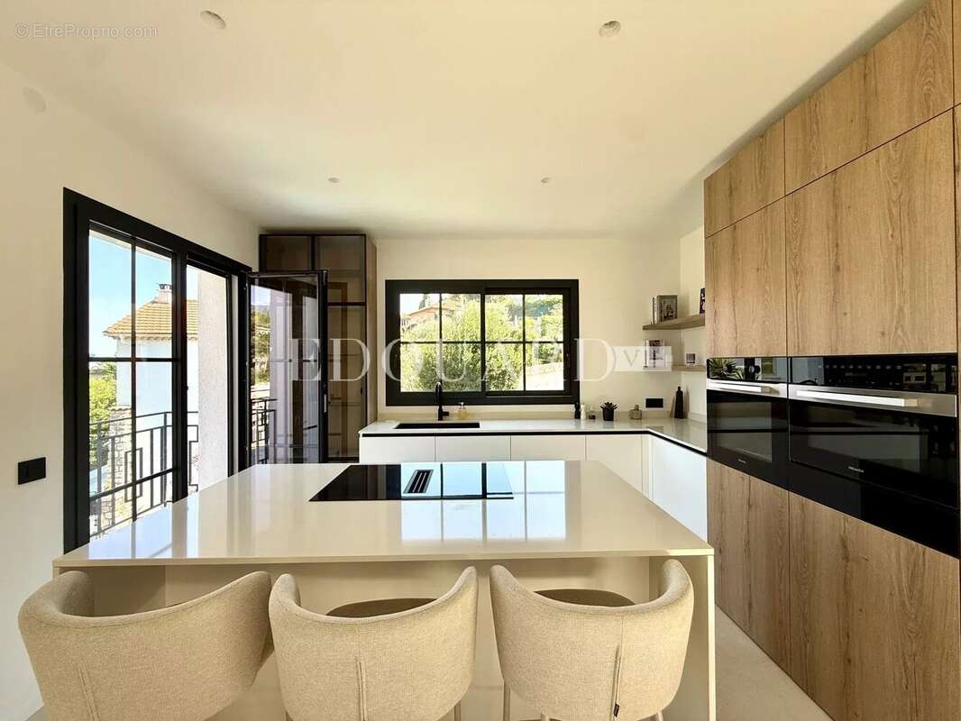 Superbe villa contemporaine avec piscine, une oasis de lumière au cœur de Roquebrune Cap Martin - photo 11