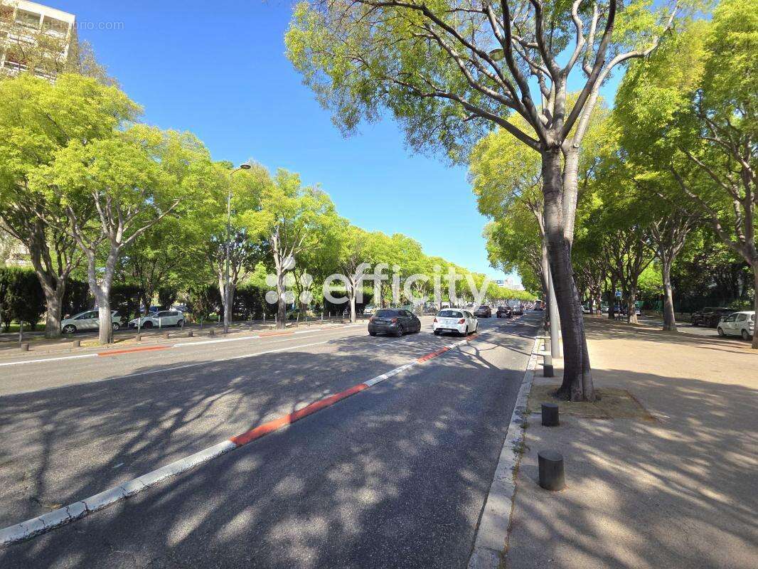 Parking à MARSEILLE-9E