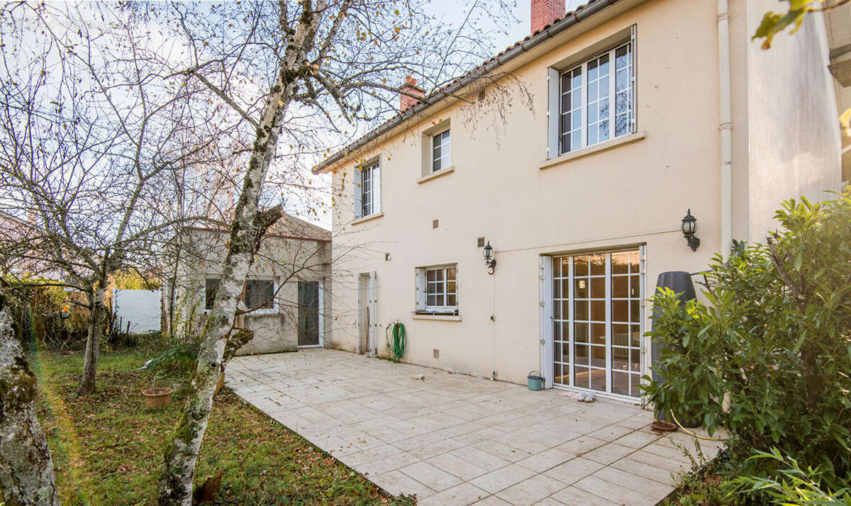 Maison à ONET-LE-CHATEAU