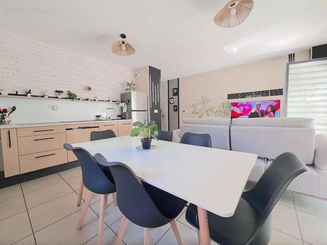   - Appartement à DECINES-CHARPIEU