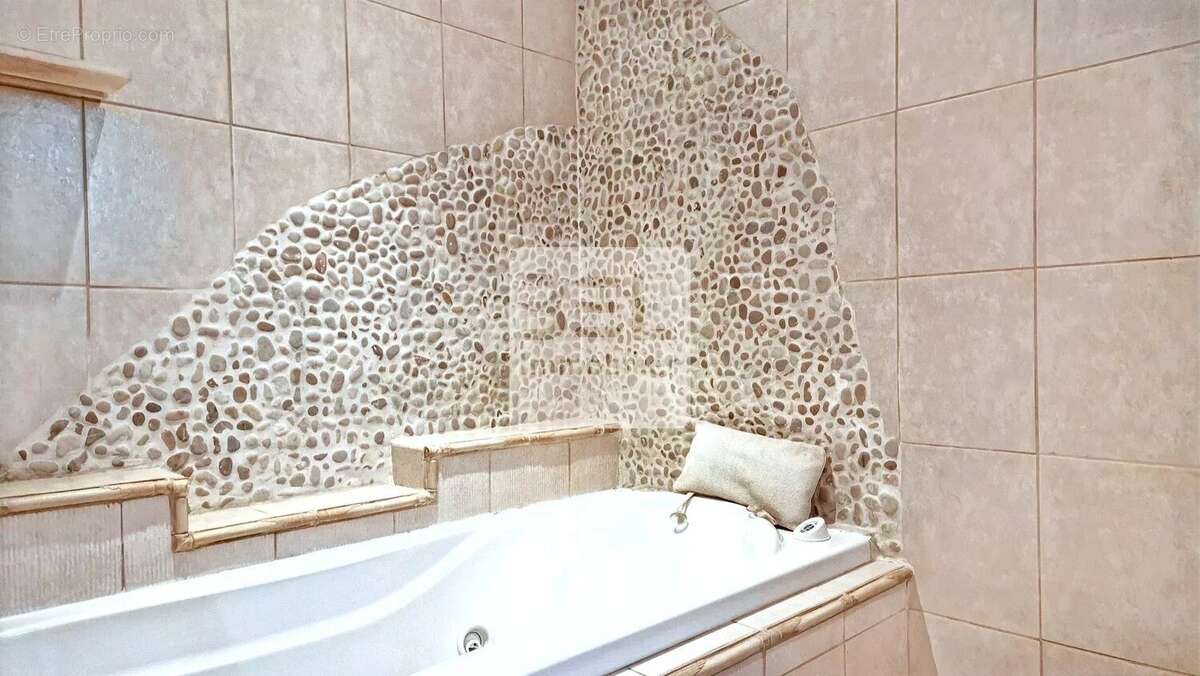 Maison à PERNES-LES-FONTAINES