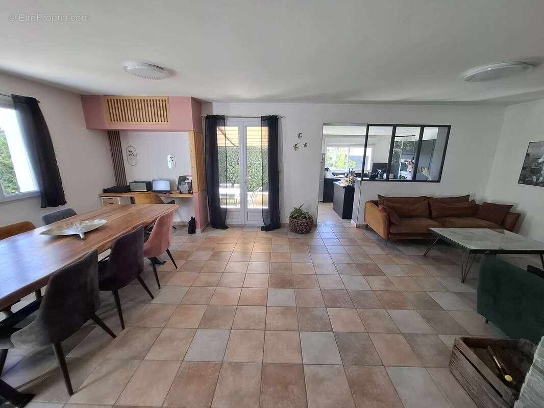 Maison à FONTVIEILLE