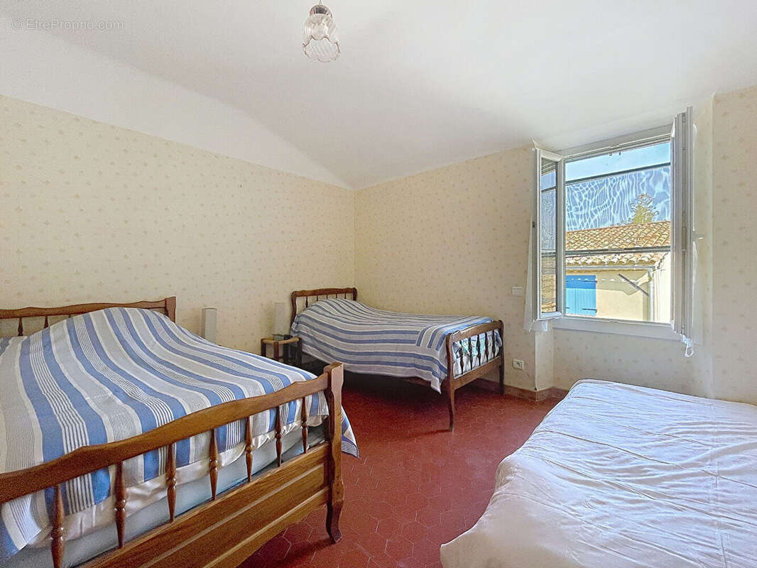 Maison à LE PUY-SAINTE-REPARADE