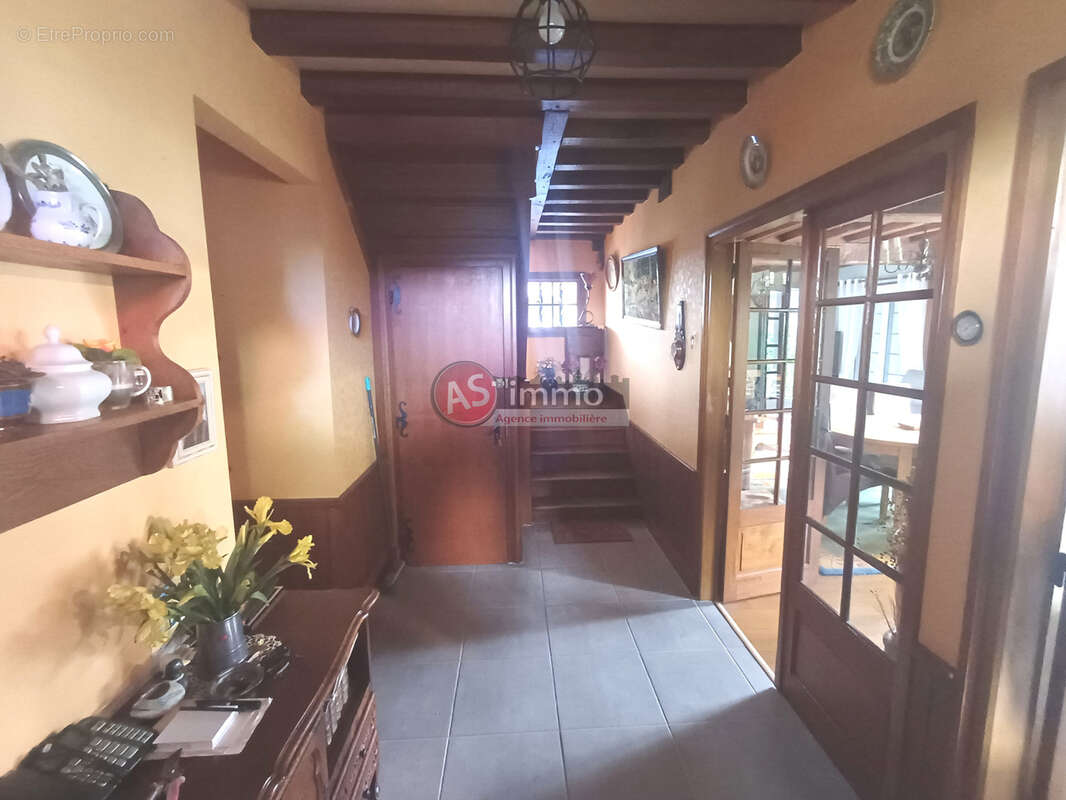 Très Belle Maison de Carractère 4 Chambres dans Bourg tous commerces. - photo 19