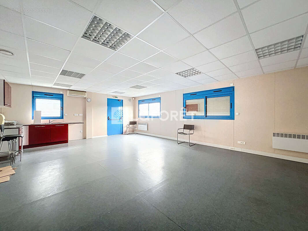 Entrepôt / local industriel Le Puy Notre Dame 4500 m2 - photo 17