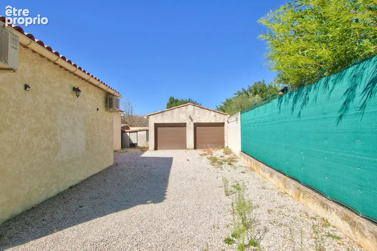 Maison de plain pied T4 de 92 m² sur 1000 m² de terrain avec 2 garages et dépendances à TAVERNES 83670 - photo 11