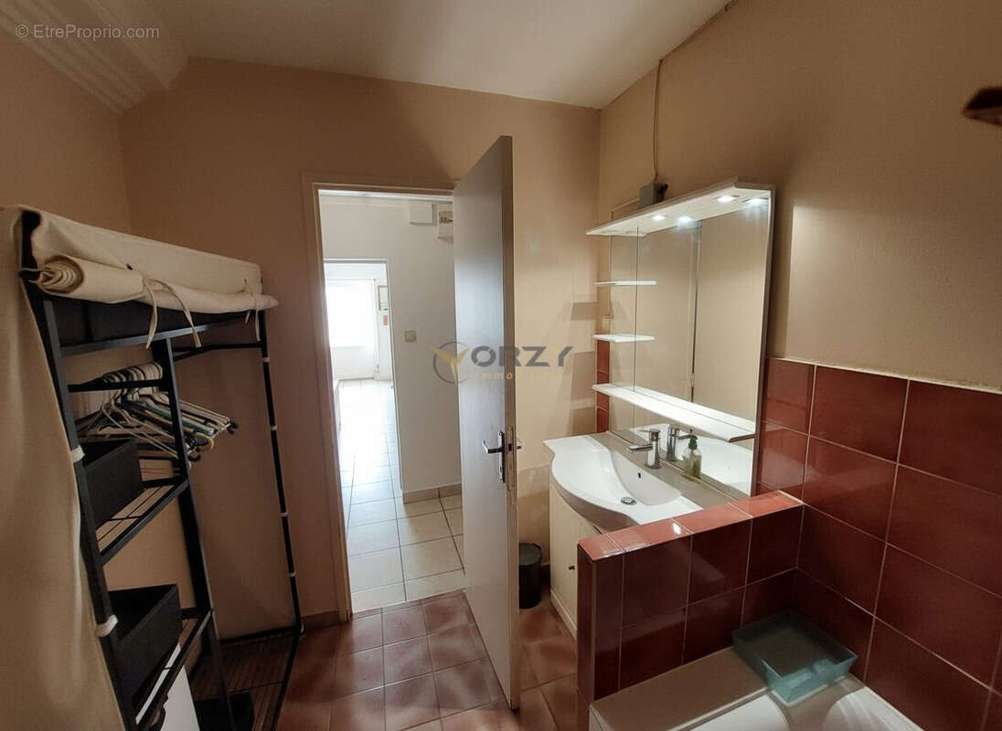 Appartement 39 m² à Saint-Chamas  - photo 8
