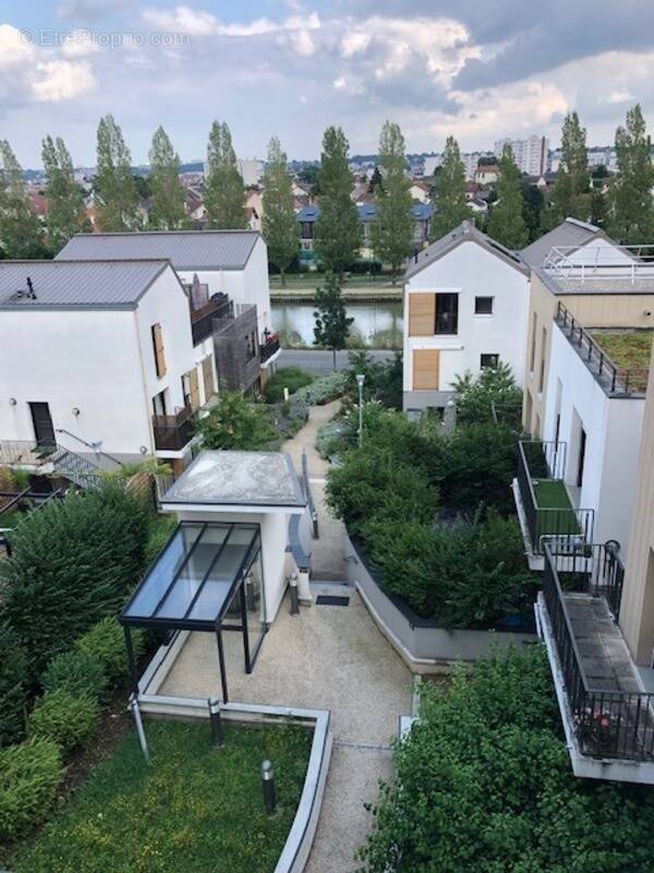 Appartement à LES PAVILLONS-SOUS-BOIS