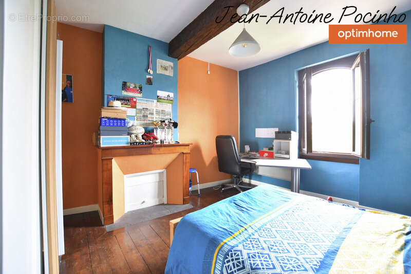 Appartement à SAINTE-FOY-DE-PEYROLIERES