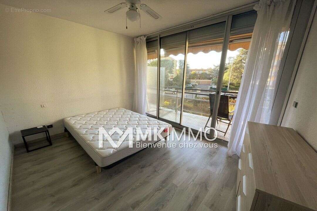 Appartement à SAINT-LAURENT-DU-VAR