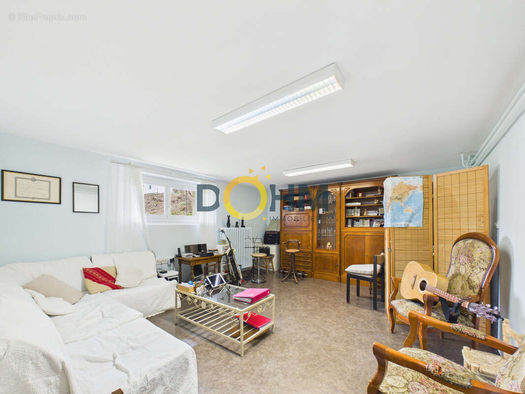 Maison rénovée de 180 m2 à vendre à Saugues avec terrain clos de 600 m2 - photo 18