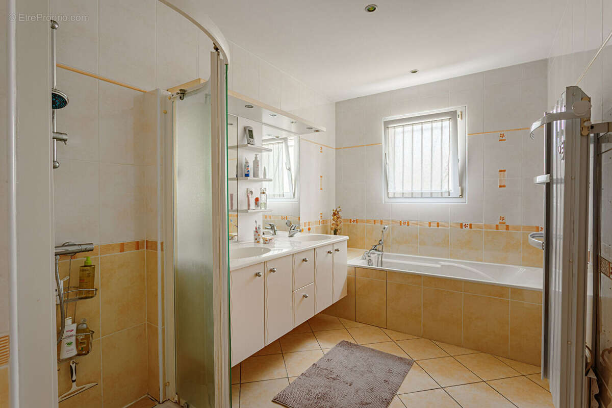 Saubrigues : Maison de plain-pied avec piscine sur 1.500 m² de terrain - photo 9